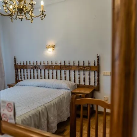 Hostal Santo Domingo De Silos Guest house