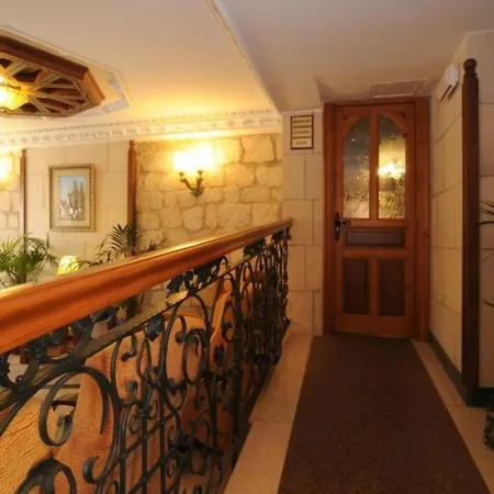 Hostal Santo Domingo de Silos *