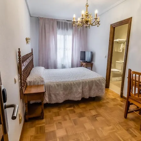 Hostal Santo Domingo De Silos Konukevi *