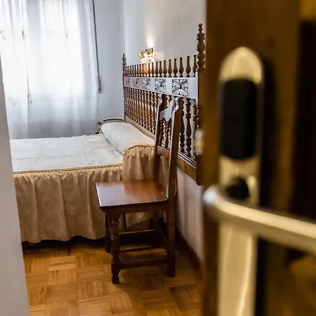 Hostal Santo Domingo de Silos Pensión *