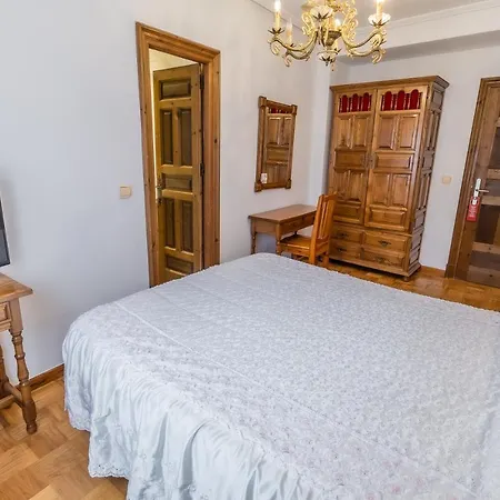 Hostal Santo Domingo De Silos *