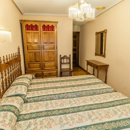 Hostal Santo Domingo De Silos Konukevi *