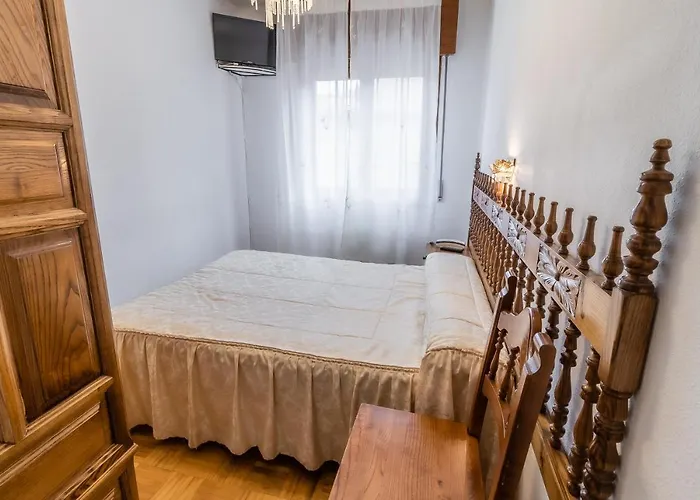 Gasthuis Hostal Santo Domingo De Silos *