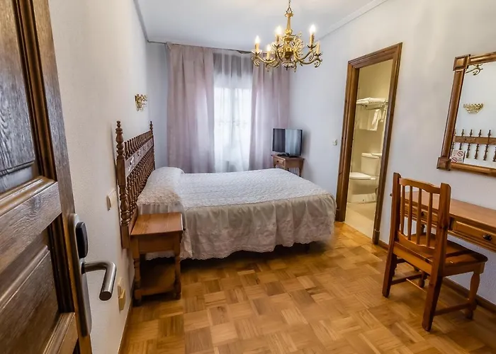 Hostal Santo Domingo De Silos Gasthuis *