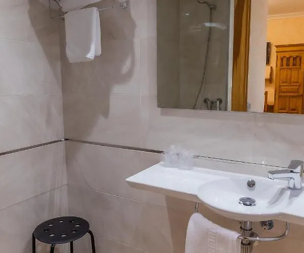 Gasthuis Hostal Santo Domingo De Silos *