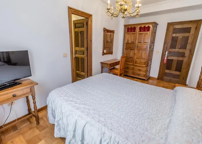 Hostal Santo Domingo De Silos *