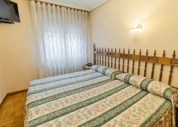 Hostal Santo Domingo De Silos *